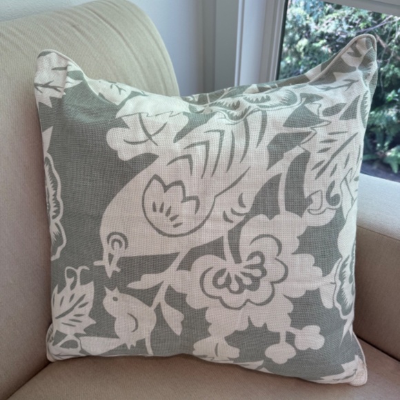 Two Thomas Paul 100% linen pillows, 22x22 inches with down inserts included. - Picture 1 of 9